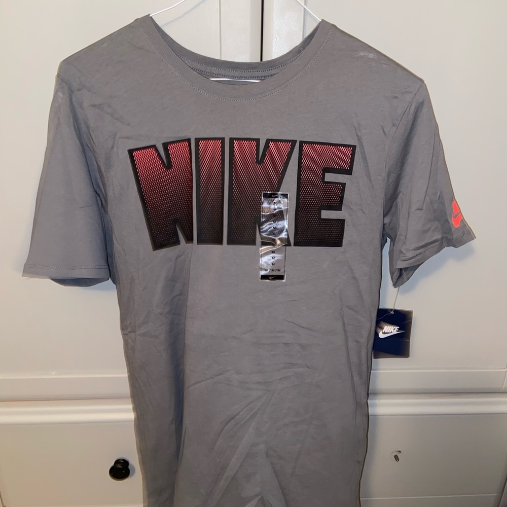 Men’s Nike T-shirt Size Medium